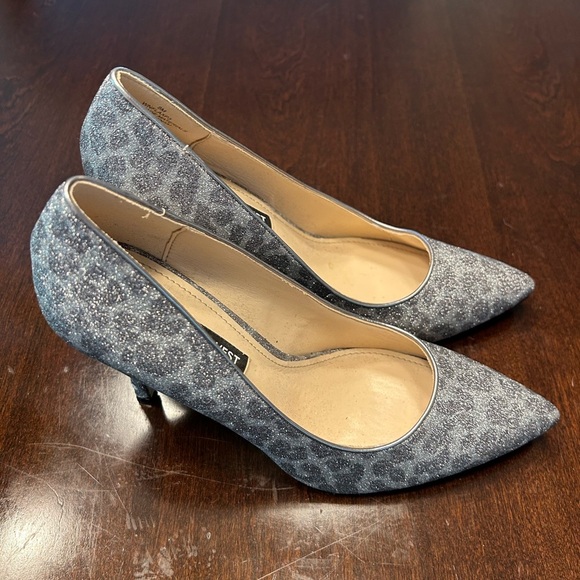 Nine West Gray Silver Glittery Leopard Print Heels Classic Stiletto Pumps - Picture 1 of 4